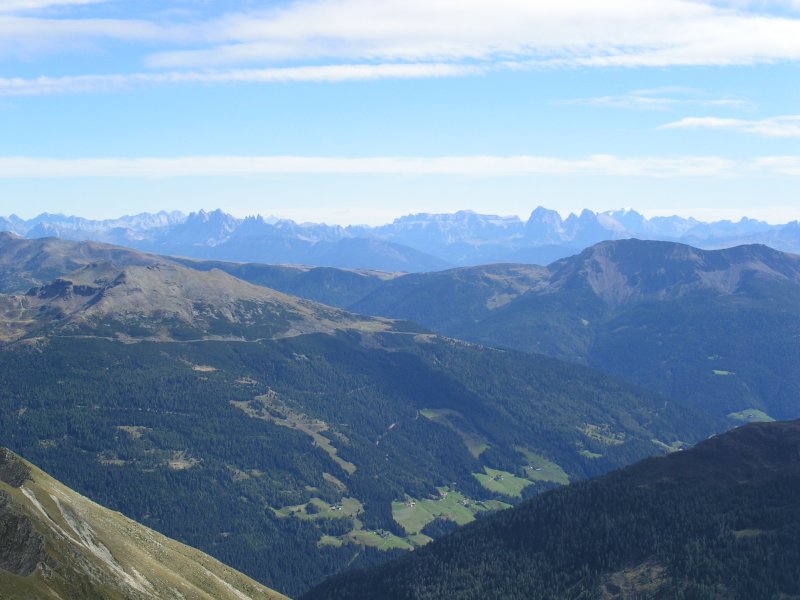 Die Dolomiten sind erst gegen Abend gut zu erkennen, wenn sie von der Sonne angestrahlt werden